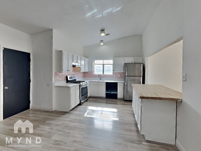 Foto del edificio - 370 S Pemberton Ave