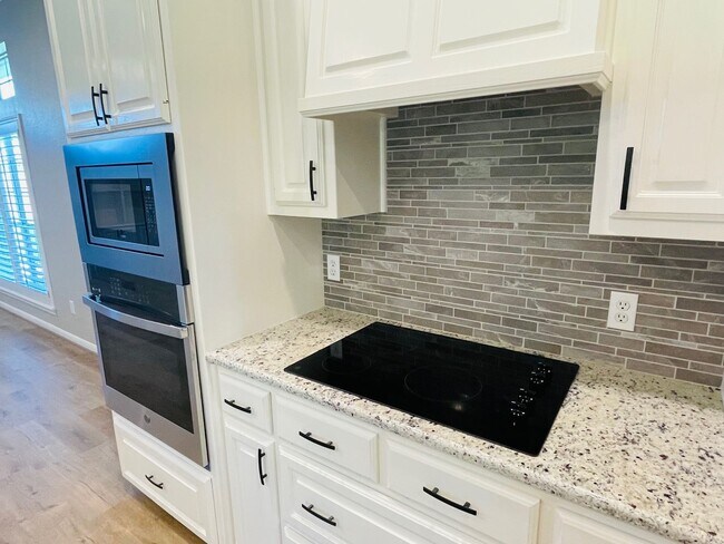 Building Photo - Amazing Midway ISD Home