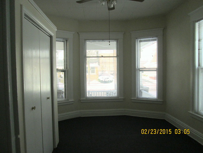 Building Photo - 411 W Dutton St