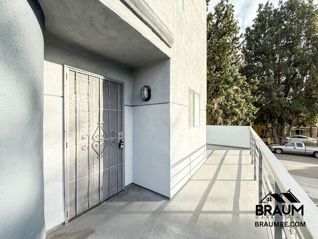 Foto del edificio - 14249 Friar St