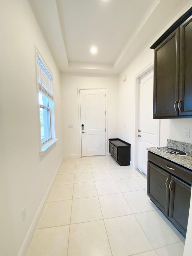 Foto del edificio - Beautiful brand new house in Eagle Creek c...
