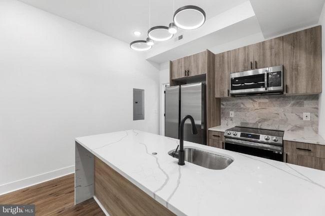 Foto del edificio - 6016 N Warnock St