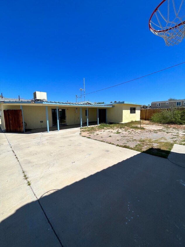 Primary Photo - Nice Family Home