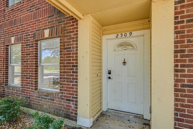 Building Photo - 2509 Patsy Pkwy