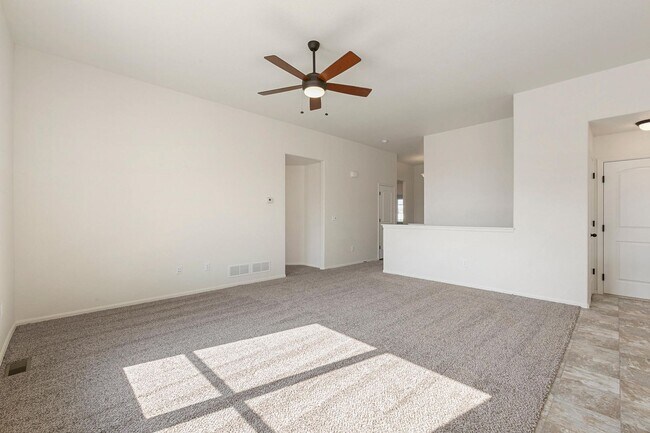 Foto del edificio - 4 Bed / 3 Bath Home in Greeley – Spacious and Inviting!