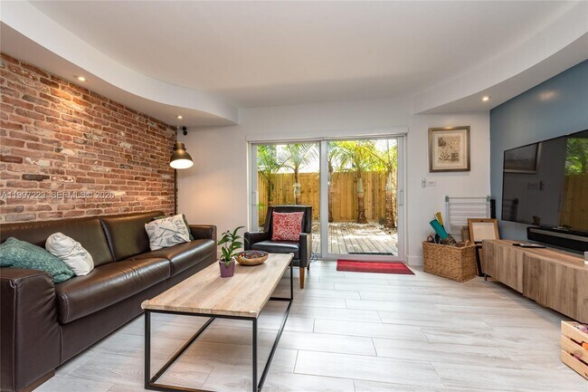 Foto del edificio - 3000 Bird Ave