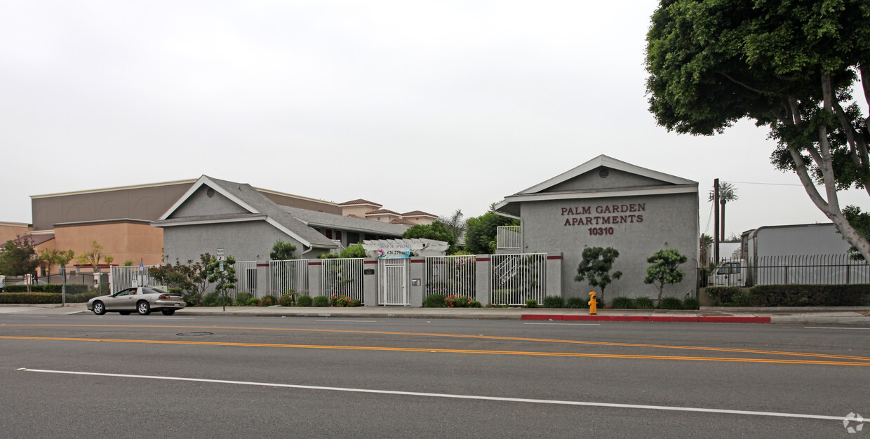 Foto del edificio - Palm Garden Apartments