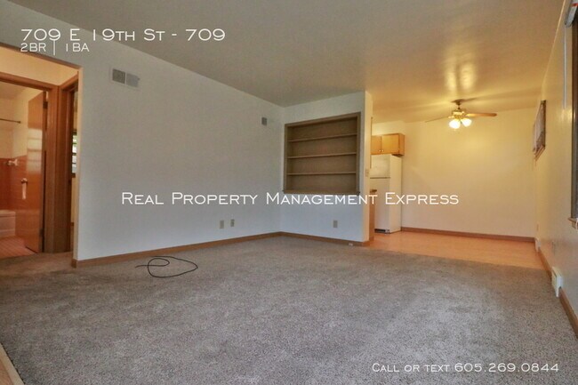Foto del edificio - 709 E 19th St