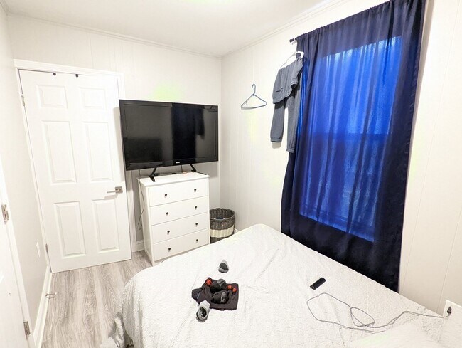 Building Photo - 143 London St