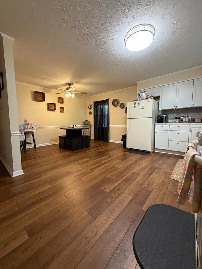 Foto del edificio - 1310 Davis Ave