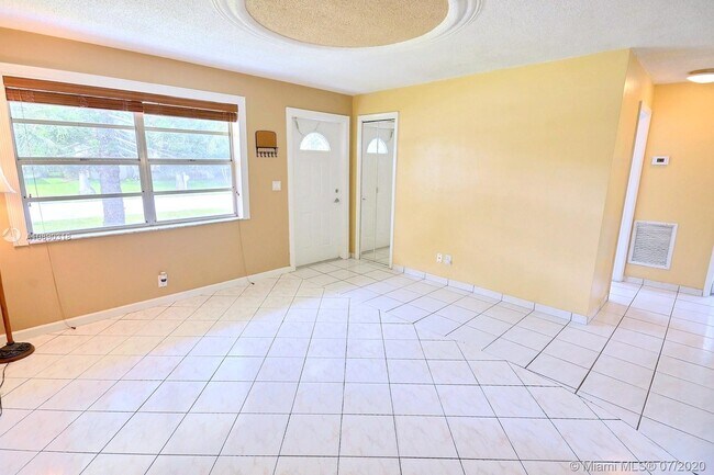 Foto del edificio - 9465 SW 52nd Ct
