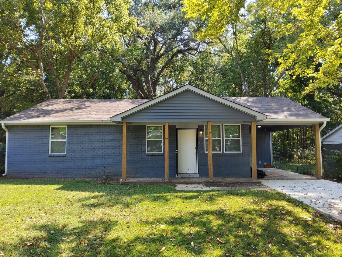 Primary Photo - 3709 Royal Wood Dr