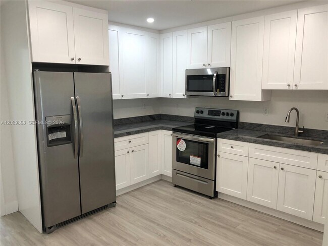 Building Photo - 11053 SW 79th Ave