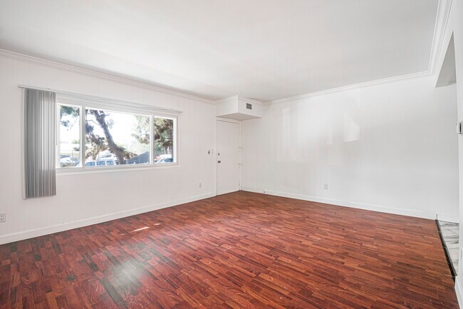 Foto del edificio - 5837.5A W 88th St