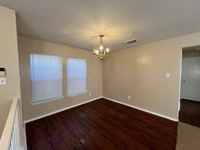 Foto del edificio - 6623 Highland Grass