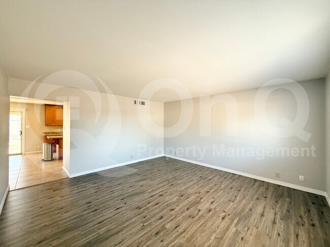 Foto del edificio - 1307 W Elna Rae St