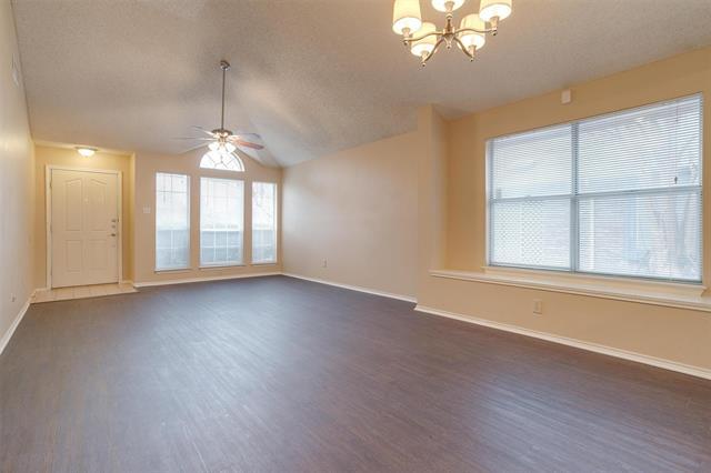 Building Photo - 916 Gordon Oaks Dr