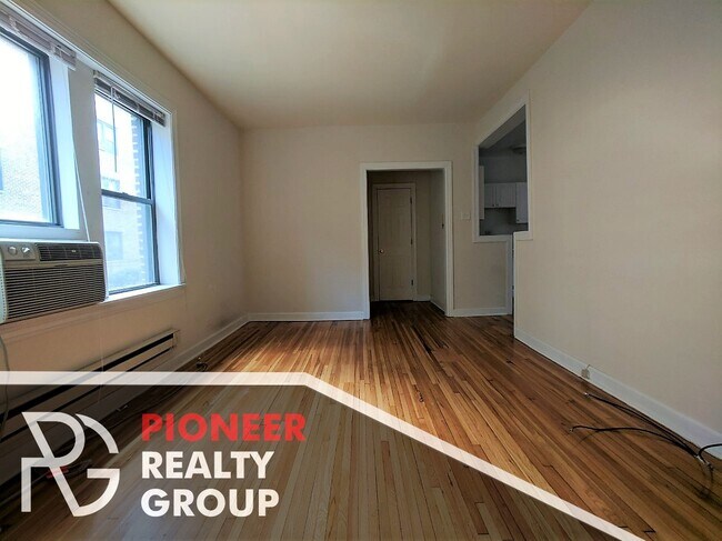 Foto del edificio - 3721 N Pine Grove Ave