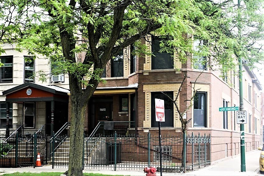 Primary Photo - 2740 N Richmond St