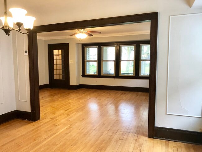 Building Photo - 541 N 62nd St