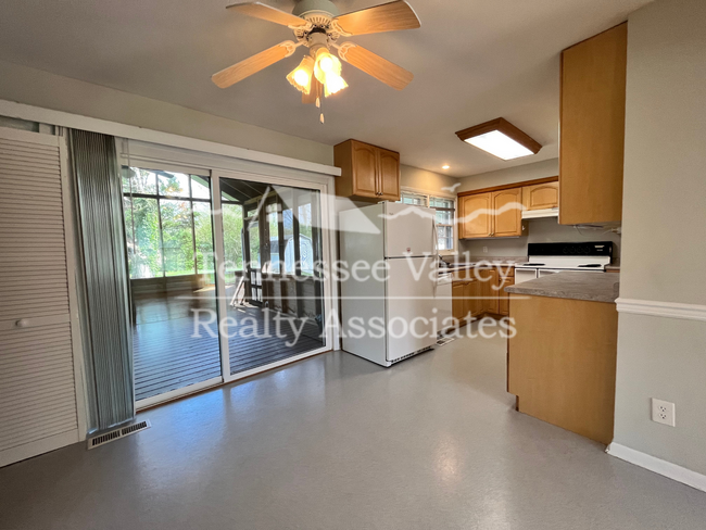 Foto del edificio - STUNNING 3 BED/2 BATH with Amazing Outdoor...
