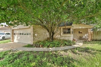 Building Photo - 6903 Foxmont Ln