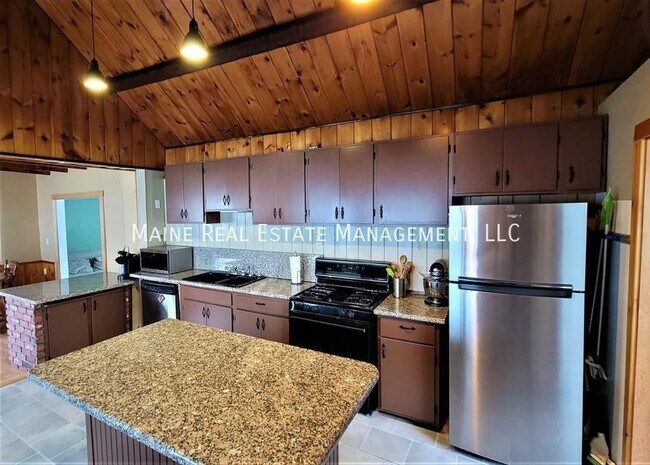 Building Photo - 180 Fourth St.-