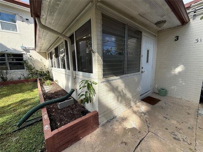 Foto del edificio - 318 SW 15th St