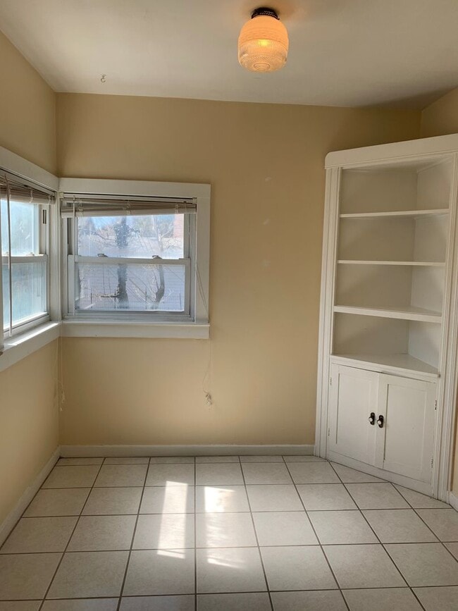 Building Photo - Berkley Quadplex - Griffith