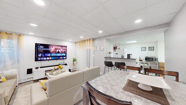 Building Photo - 10 Glenville Ter