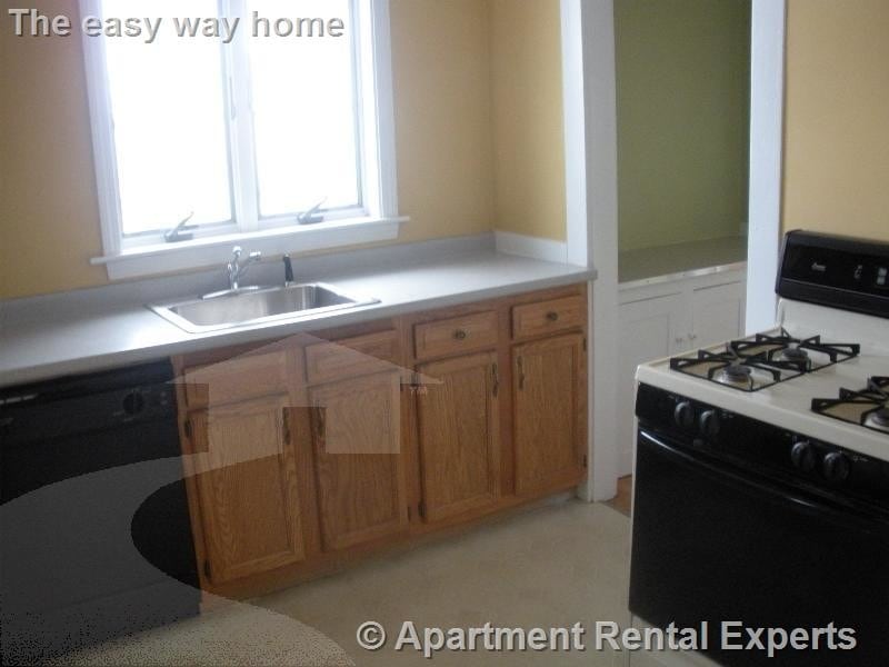 Primary Photo - 118 College Ave