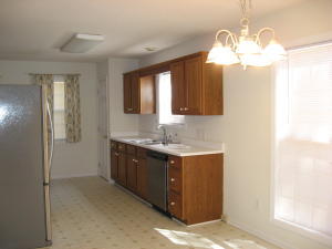 Building Photo - 140 Lake View Dr E