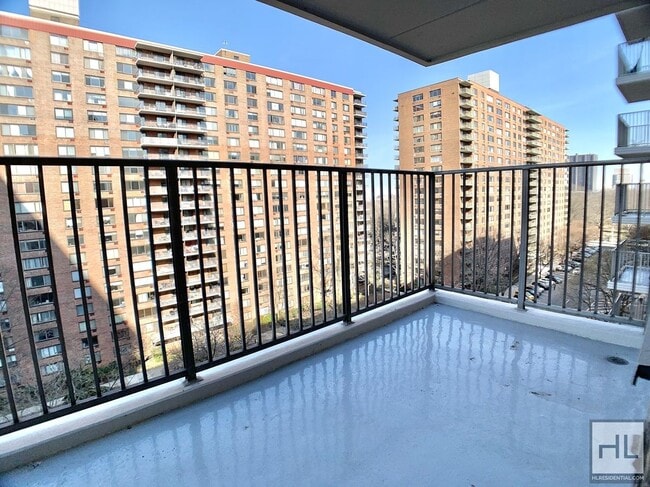 Building Photo - NO FEE 3 bedroom 2 bathroom with washer and dryer and Balcony / West 97th Street