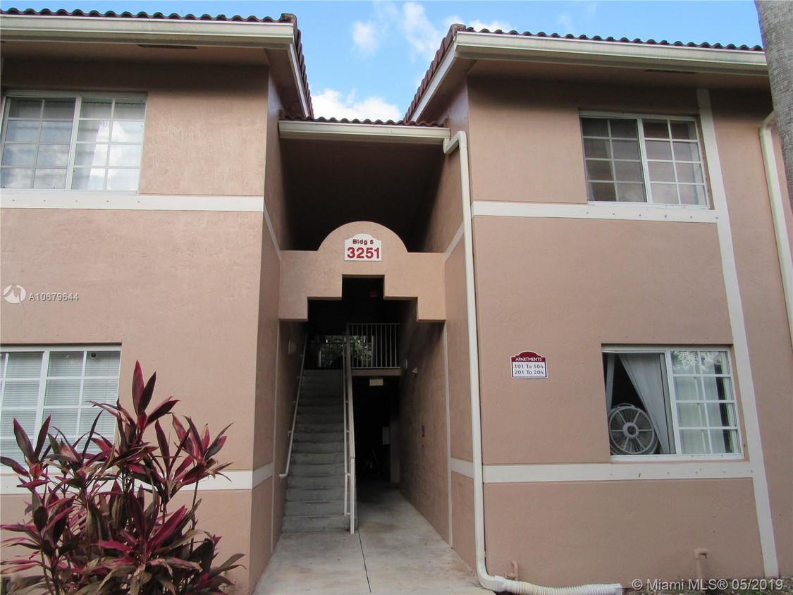 Primary Photo - 3251 Sabal Palm Manor