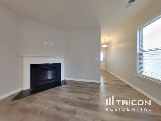 Building Photo - 388 Emporia Loop