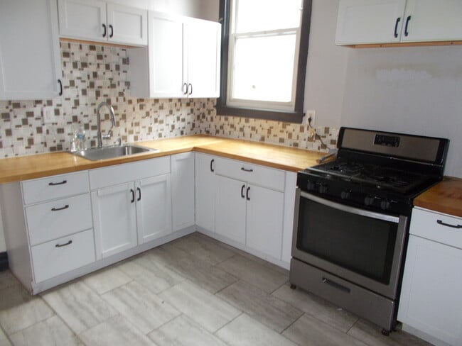 Building Photo - 5715 S Sangamon St