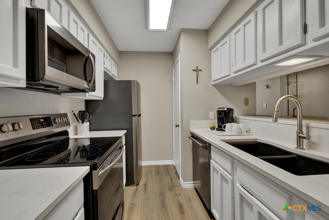 Foto del edificio - 1202 Thorpe Ln