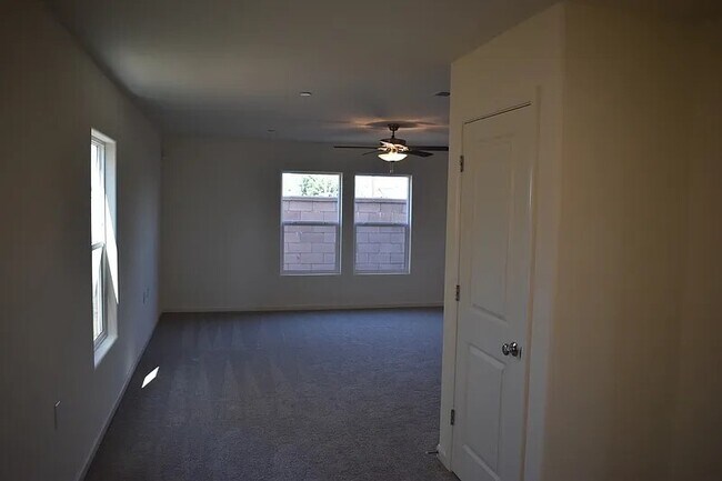 Foto del edificio - 4049 Cinnabar Ave