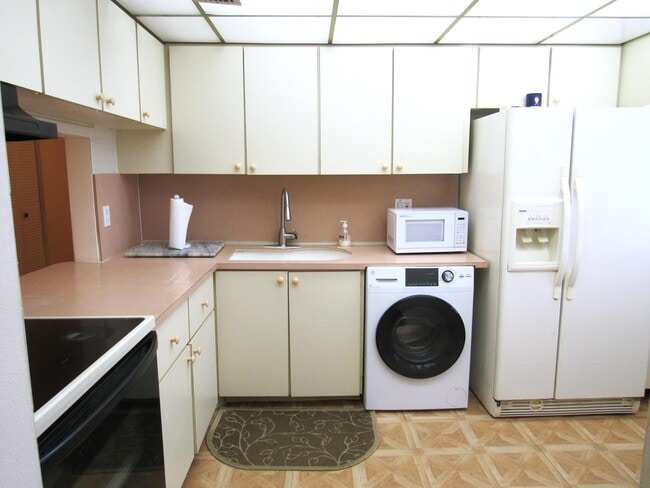 Building Photo - 120 Lake Meryl Dr