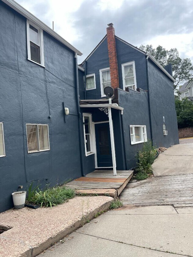 Foto del edificio - 16-16 Ruxton Ave