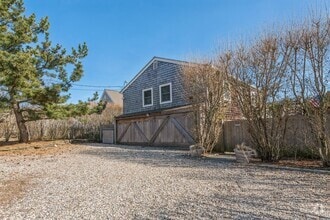 Building Photo - 33 Hoppin Ave