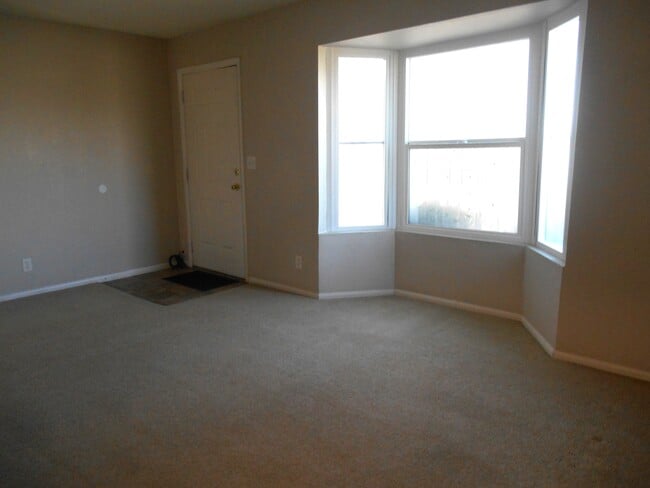 Building Photo - 898 Rhinegold Way