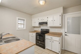 Building Photo - 1602 North Ave N