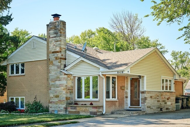 Building Photo - 8418 W Crain St