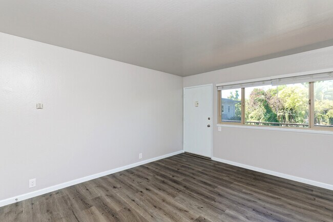 Foto del edificio - 3405 Dimond Ave