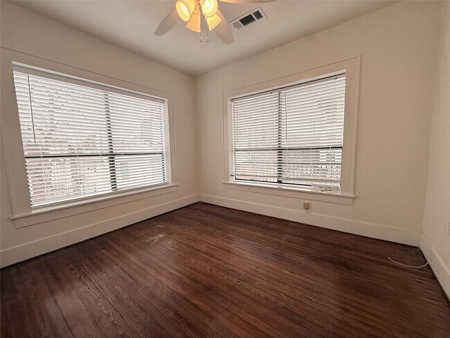 Foto del edificio - 1201 W Gray St