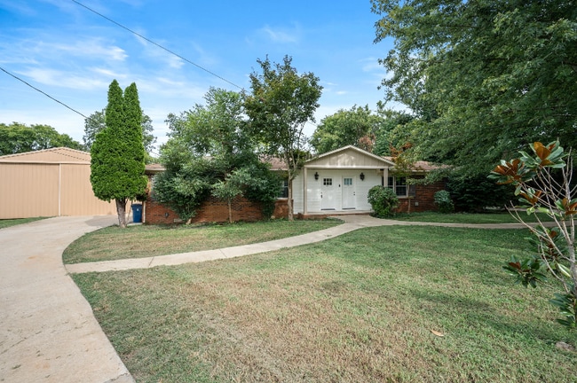 Building Photo - 2178 N Ranch Rd