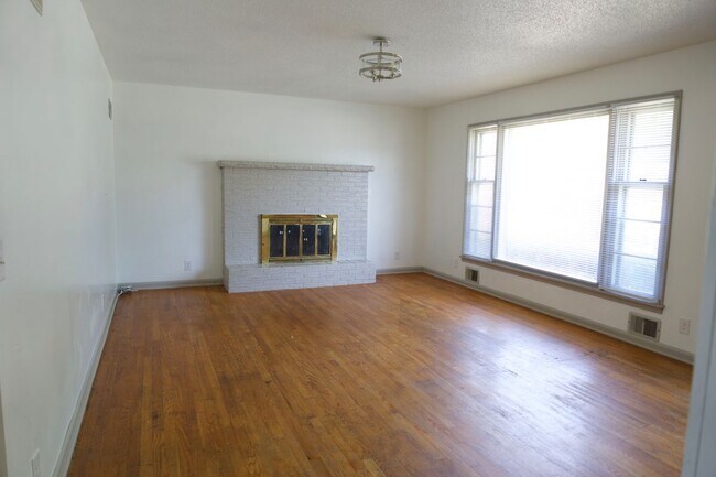 Building Photo - 1520 N 64 St