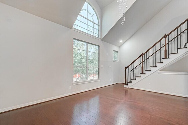 Building Photo - 3109 Clearview Cir