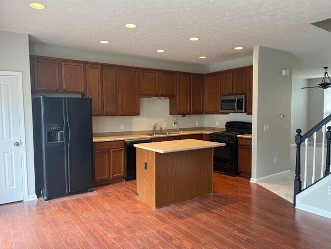 Building Photo - 9080 Teaneck Dr